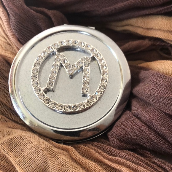 Compact Mirror - Picture 1 of 3